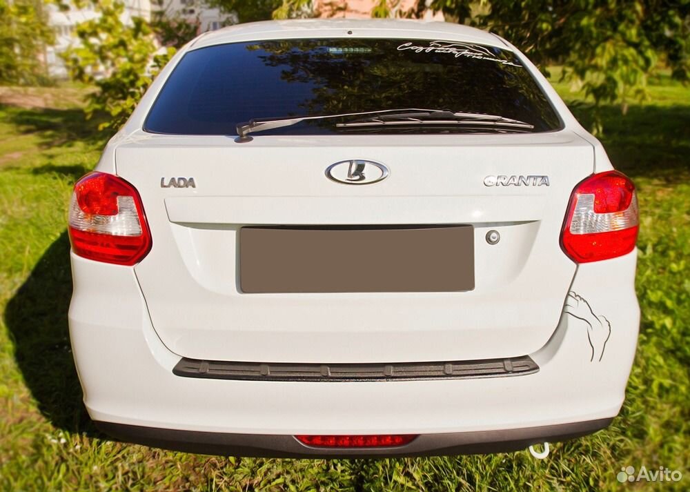 Пластиковая накладка на бампер Lada Granta