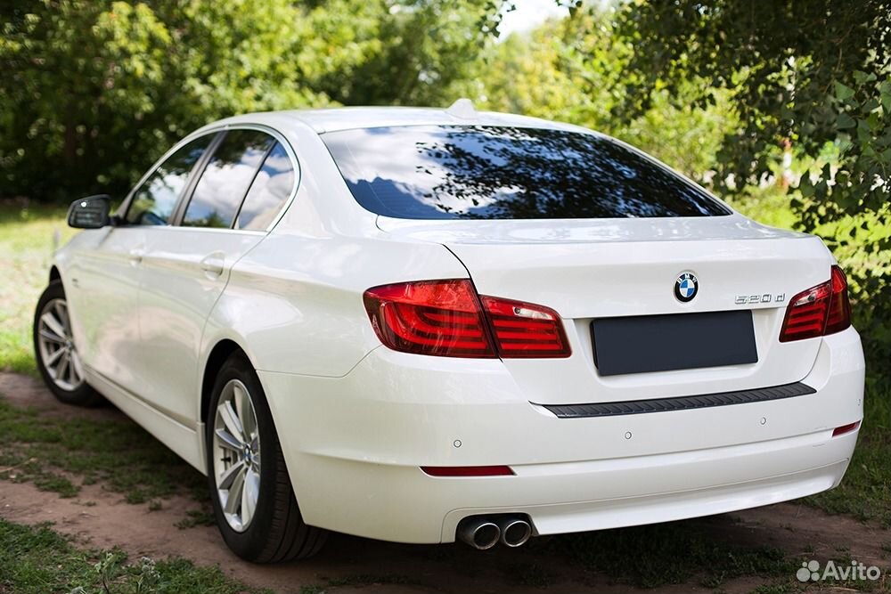 Пластиковая накладка на бампер BMW 5 F10