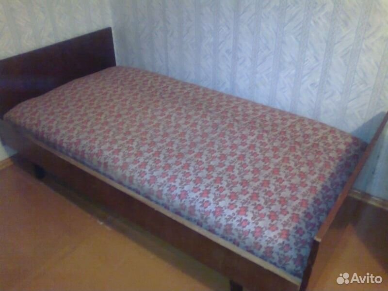 Авито диван кровать б у. Кровать 1.5 спальная с матрасом Советская. Советская кровать полуторка. Кровать односпальная Советская. Кровать старого образца.