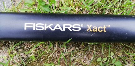 Удалитель сорняков Fiskars Xact
