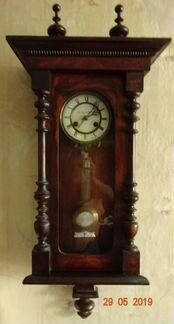 Антикварные настенные часы с боем 