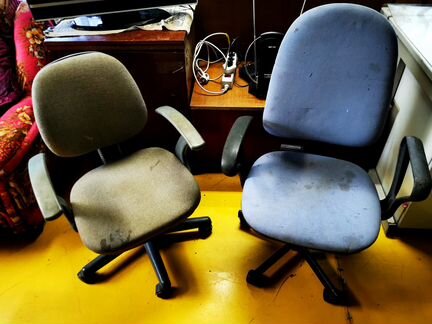 Офисные кресла на колесиках