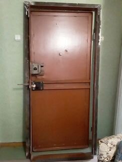 Продам металлическую дверь