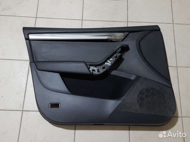 Обшивка двери передняя правая Skoda Octavia a7