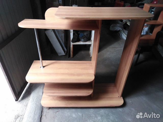 Продам тумбу под тв с полками. Б/у