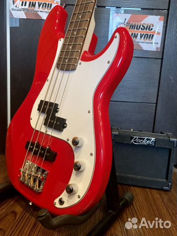 Бас гитара + чехол + комбик (комплект)