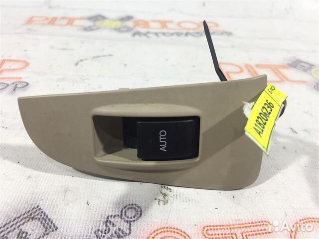 Кнопка стеклоподъемника задняя правая Toyota Aven