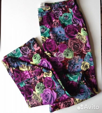 Брюки в розочках