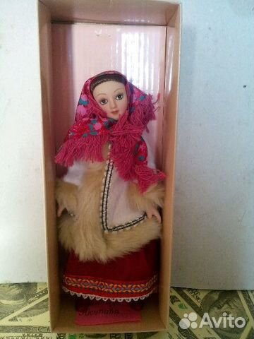 Кукла в зимнем костюме Московской губернии. Фарфор