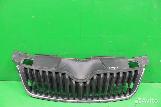 Решетка радиатора Skoda Fabia 2 10-15 г Решетка радиатора Skoda Fabia 2 10-15 г