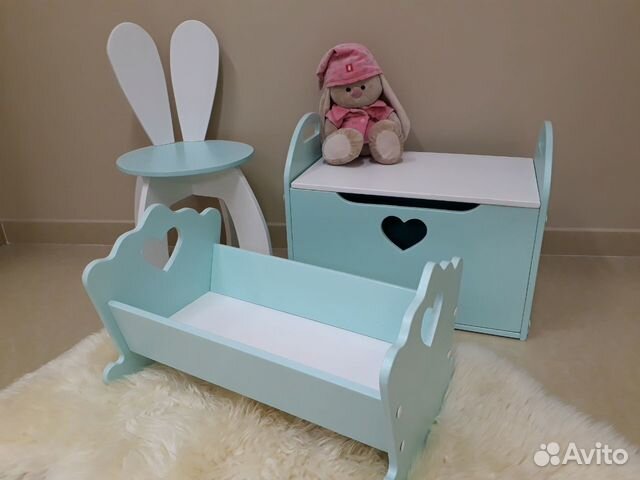 Кроватка для кукол, стульчик, ящик для игрушек