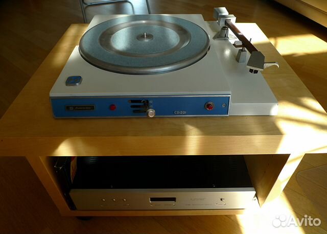 Проигрыватель виниловых пластинок Harris CB-1201 Проигрыватель виниловых пластинок Harris CB-1201
