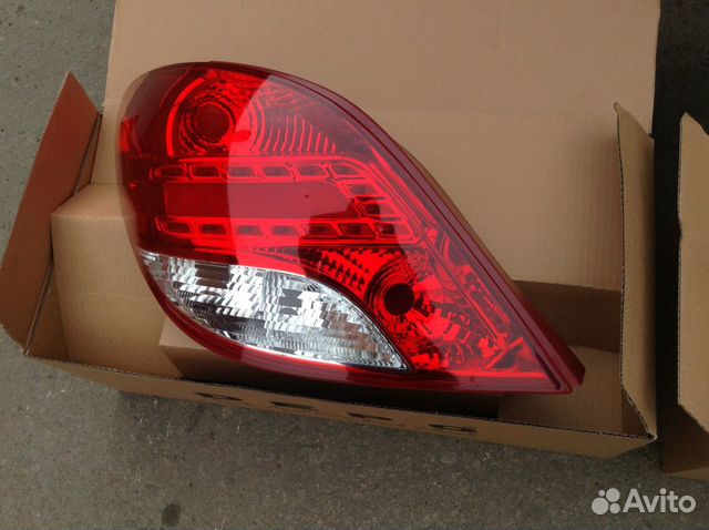 Фонарь Пежо 207 рестайлинг 2010-2015 год