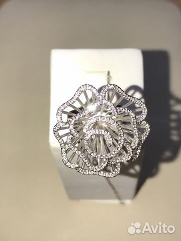 Роскошное золотое кольцо Piaget rose