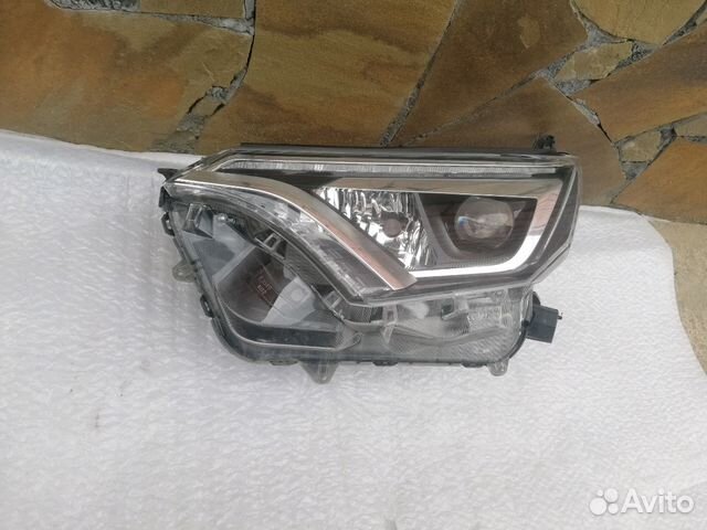 Toyota RAV4 Фара передняя левая LED