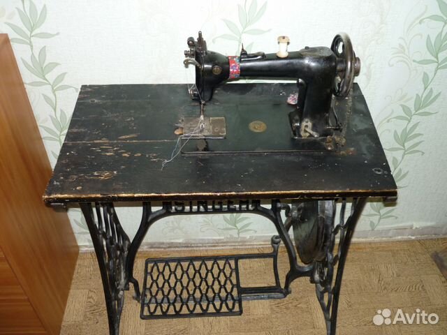 Старинная швейная машинка singer