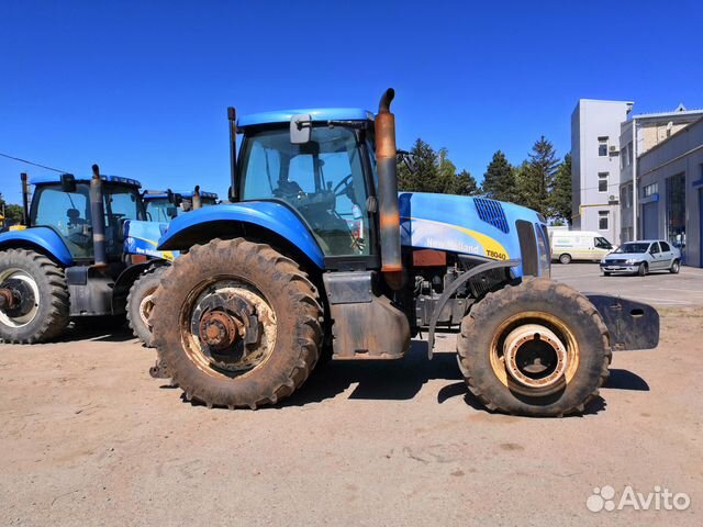 Трактор NEW holland T8040