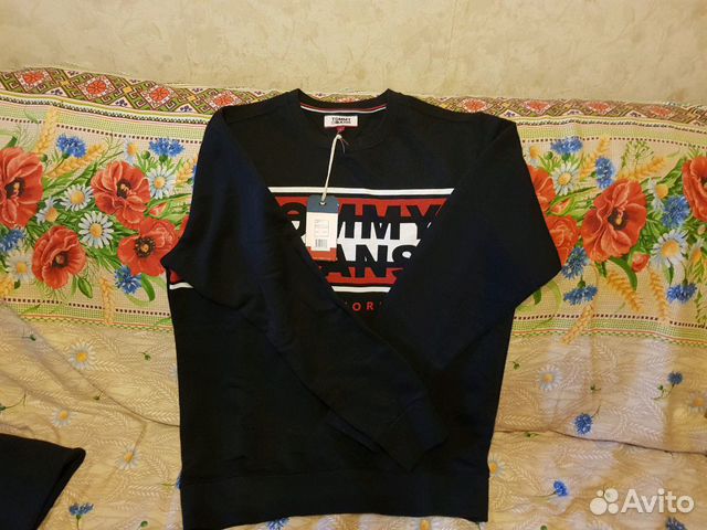 Свитшот Tommy Jeans новый Свитшот Tommy Jeans новый