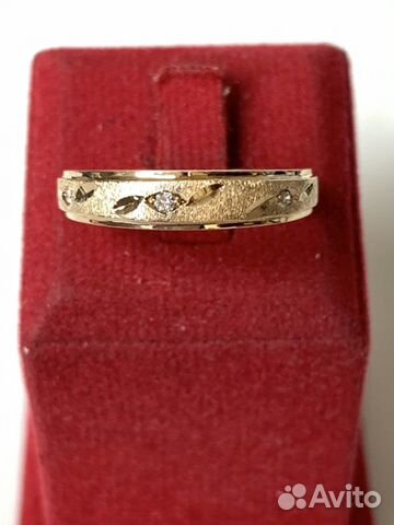Золотое кольцо с бриллиантами Золотое кольцо с бриллиантами