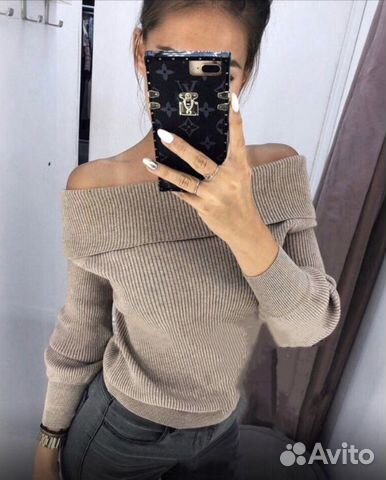 Кофта с открытыми плечами