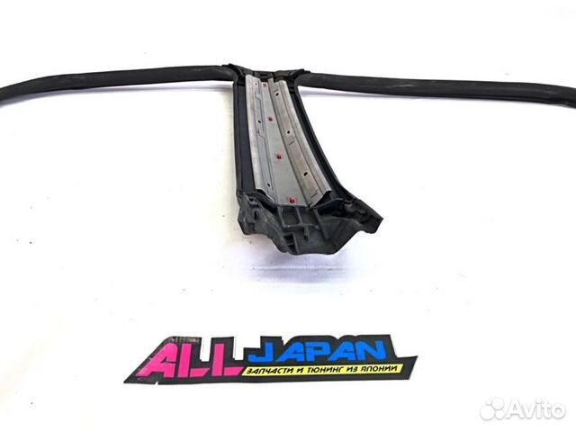 Молдинг, уплотнитель стекла левый Subaru Impreza