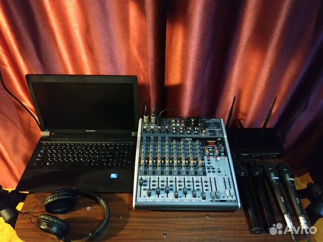 Диджей DJ, звукооператор с оборудованием Диджей DJ, звукооператор с оборудованием
