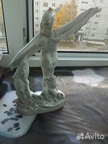 Фарфоровая фигурка 