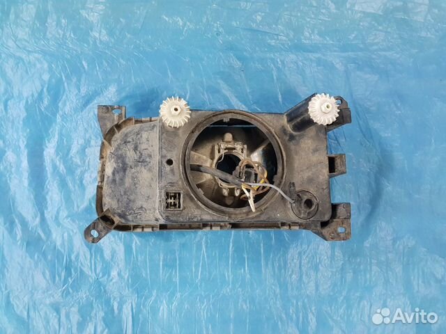 Правая фара Volkswagen Passat B3 Правая фара Volkswagen Passat B3
