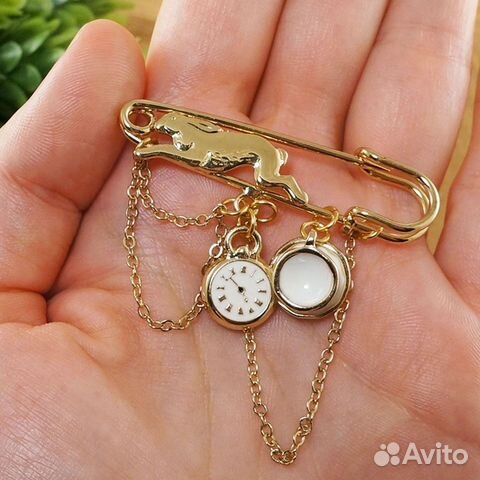 Брошь Булавка золотистая Чаепитие с Кроликом Алиса Брошь Булавка золотистая Чаепитие с Кроликом Алиса