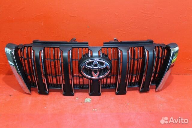 Решетка радиатора передняя Toyota Land Cruiser