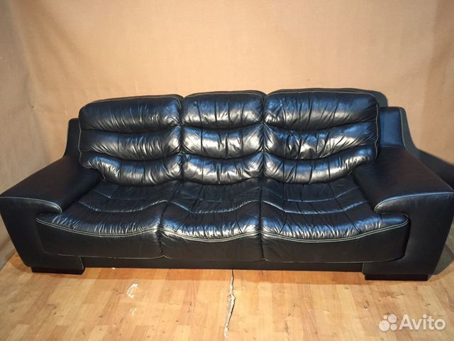 Большой кожаный диван с белой строчкой Finland