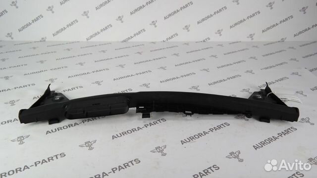 Воздухозаборник на передней панели Mercedes C-Klas