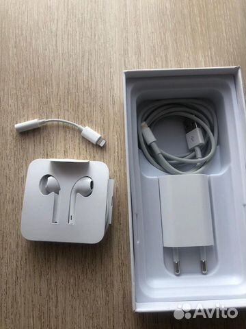 Телефон iPhone 10 64gb