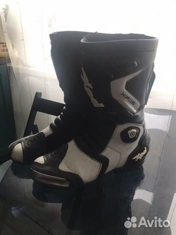 Мотокомбинезон Alpinestars (комбез, шлем, сапоги ) Мотокомбинезон Alpinestars (комбез, шлем, сапоги )