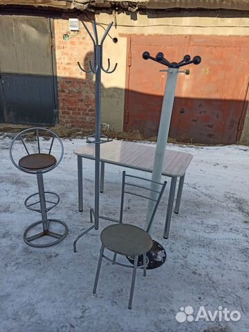 Диваны, стулья, вешалки, столы и многое другое Диваны, стулья, вешалки, столы и многое другое
