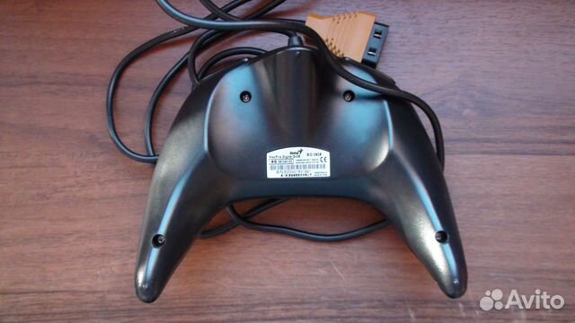 Геймпад Genius MaxFire G-08 Game Port Новый Геймпад Genius MaxFire G-08 Game Port Новый