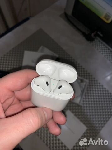 Беспроводные наушники AirPods