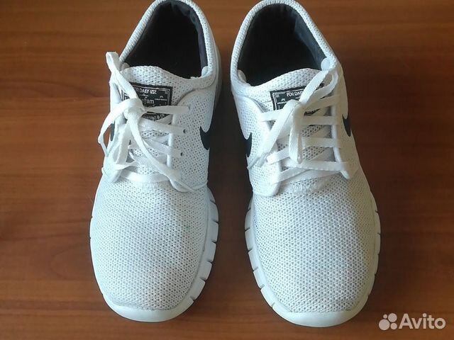 Кроссовки Nike (оригинал) 40 р Кроссовки Nike (оригинал) 40 р