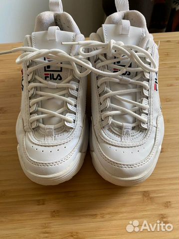 Белые кроссовки fila