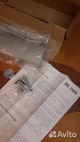 Дверной доводчик