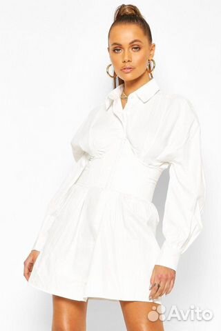 Белое платье-рубашка с корсетом