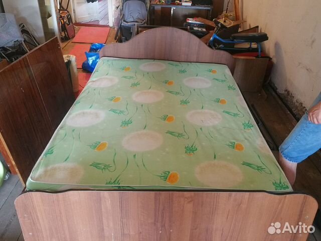 Кровать