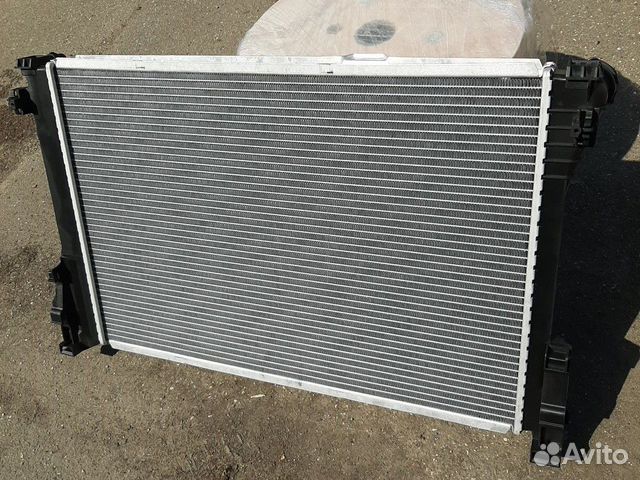 Радиатор охлаждения Мерседес W204 W212 X204 C218