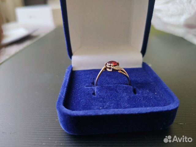 Золотые серьги с кольцом