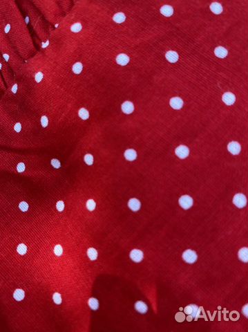 Платье на запах в горох красное