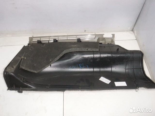 Обшивка багажника правая нижняя Volvo V70 2 Обшивка багажника правая нижняя Volvo V70 2