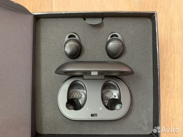 Беспроводные наушники Samsung Gear IconX 2018 Беспроводные наушники Samsung Gear IconX 2018