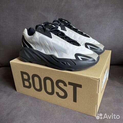 yeezy boost 700 10.5