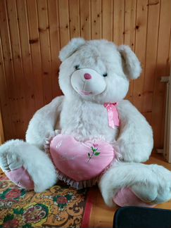 Медведь плюшевый