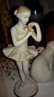 Фарфоровая статуэтка Балерина с цветком СССР